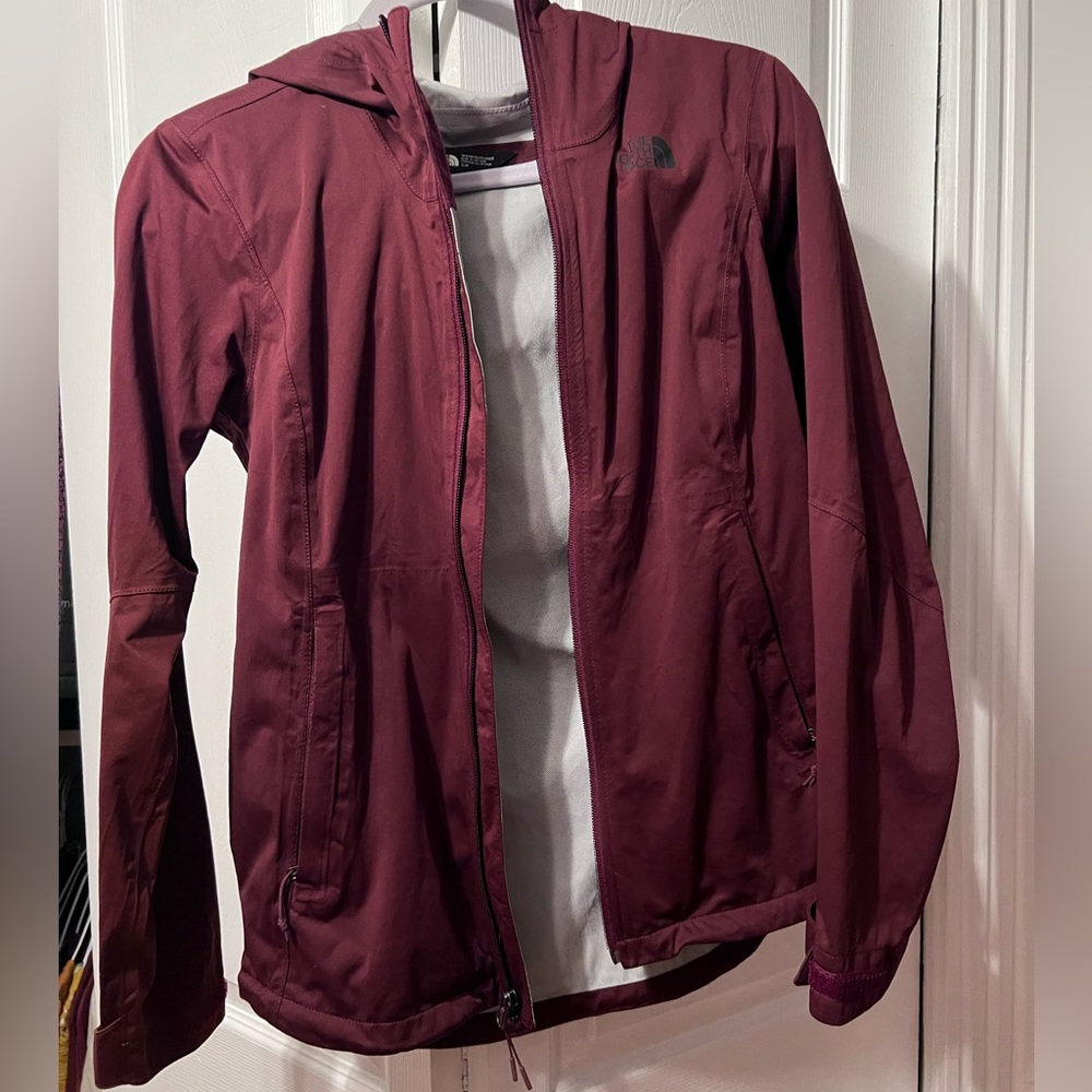 Northface windbreaker running